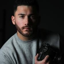 Tomás